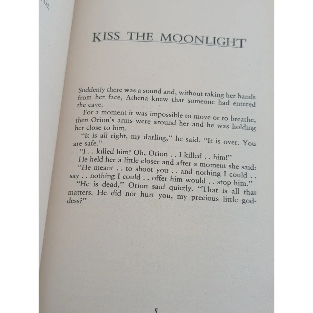 1st Ed. 1977 Romantic Novels of Barbara Cartland KISS The MOONLIGHT Book 4
